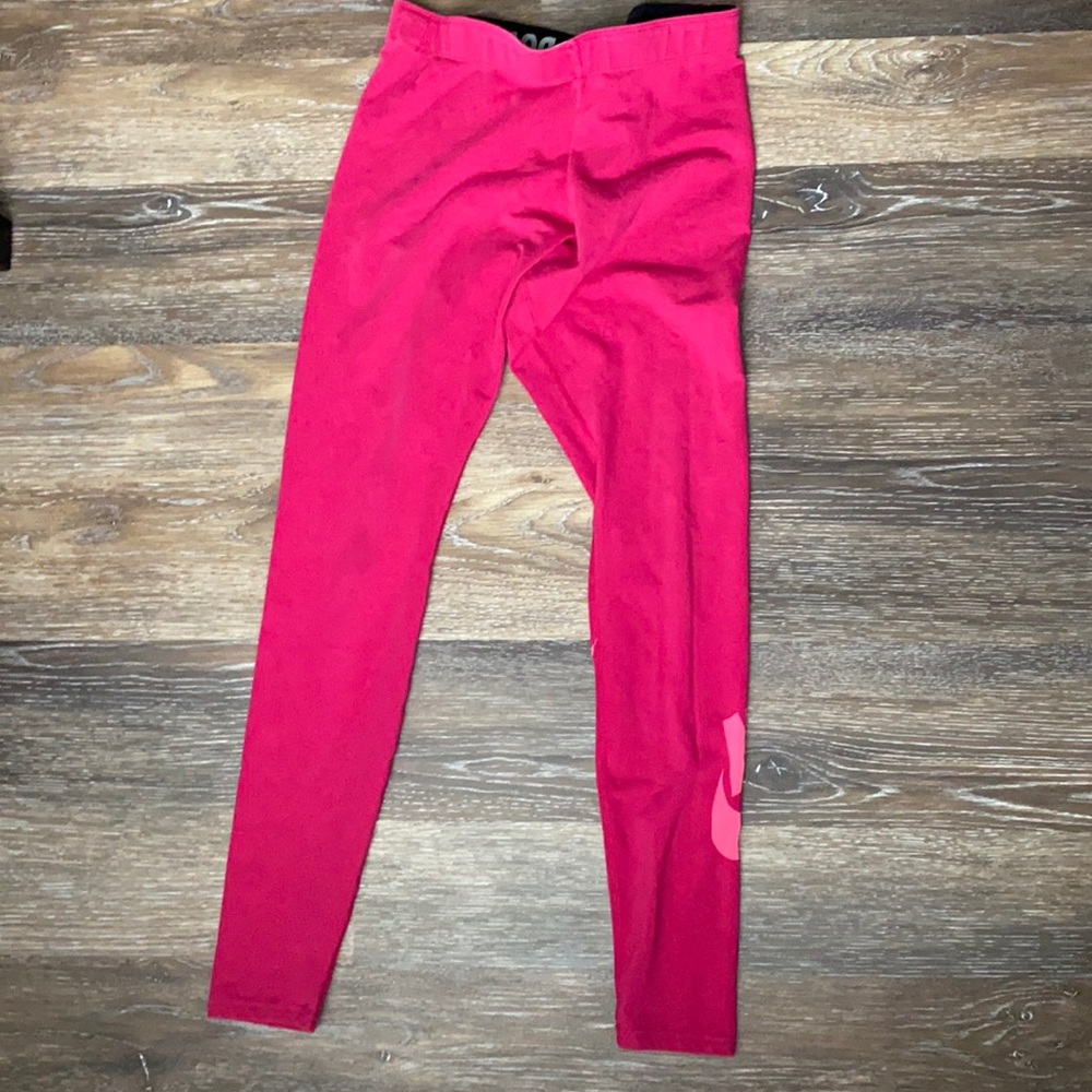 Small pink Nike leggings